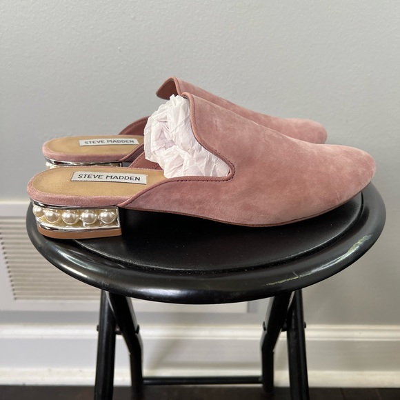 Shoes - Picture 2 of 4